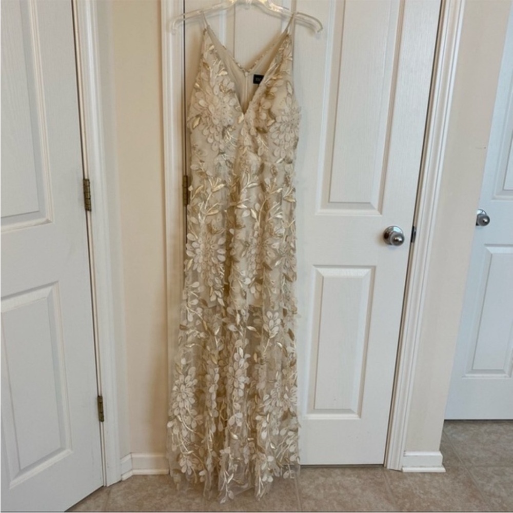 XSCAPE Petite 3D Embroidered Floral Appliqué Gown in Champagne Size 4P - Picture 4 of 10